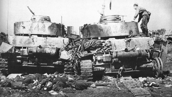 Zniszczone niemieckie czołgi. Bobrujsk, 28.06.1944. Źródło: Wikimedia Commons