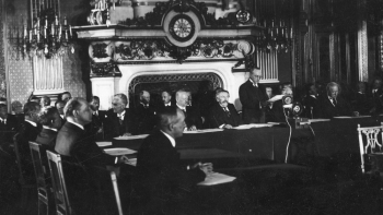 Podpisanie paktu Brianda-Kelloga w Paryżu. 27.08.1928. Fot. NAC
