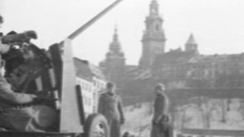 Sowiecka artyleria przeciwlotnicza. Kraków, 02.1945. Fot. PAP/CAF