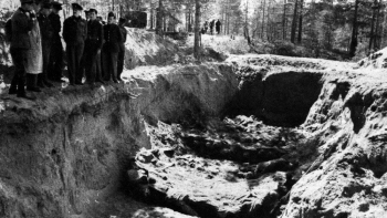 Ekshumacja zwłok polskich oficerów zamordowanych w Katyniu w 1940 r. 04.1943. Fot. PAP/CAF