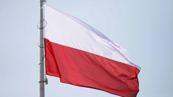 Polska flaga narodowa. Fot. PAP/L. Szymański