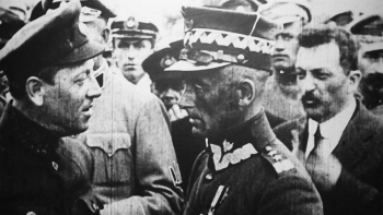 Semen Petlura i Edward Rydz-Śmigły na dworcu w Kijowie. 1920 r. Fot. PAP/CAF/Reprodukcja