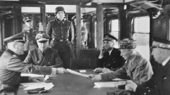 Podpisanie zawieszenia broni między Niemcami a Francją. 22.06.1940. Fot. Bundesarchiv. Źródło: Wikimedia Commons