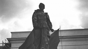 Odsłonięcie pomnika Feliksa Dzierżyńskiego na pl. Bankowym w Warszawie. 1951 r. Fot. PAP/CAF