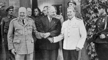 Wielka Trójka: Józef Stalin, Harry Truman i Winston Churchill. Poczdam, 07.1945. Fot. PAP/CAF/Reprodukcja