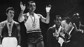 Bokser Jerzy Kulej (C), złoty medalista IO w Tokio w 1964 r. Fot. PAP/CAF