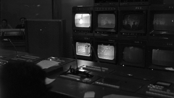 Reżyserka studia nagraniowego Telewizji Polskiej przy ul. Jana Pawła Woronicza 17. Warszawa, 1970. Fot. PAP/Z. Wdowiński