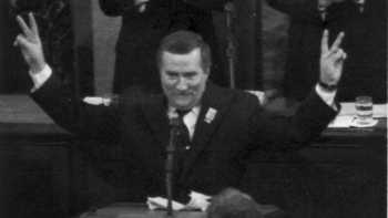 Lech Wałęsa przemawia w Kongresie USA. Fot. PAP/CAF/Archiwum