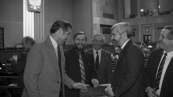 Premier Jan Krzysztof Bielecki (2P) w Sejmie. Warszawa 01.1991. Fot. PAP/G. Rogiński