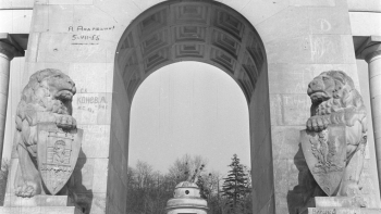 Cmentarz Orląt Lwowskich. 1956–1957. Fot. Muzeum Narodowe w Warszawie/PAP/W. Prażuch