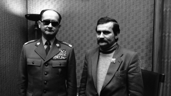 Wojciech Jaruzelski i Lech Wałęsa. 03.1981. Fot. PAP/CAF/W. Rozmysłowicz