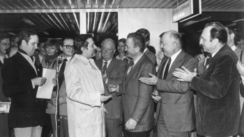 Powitanie delegacji „Solidarności” z Lechem Wałęsą na czele we Francji. 14.01.1981. Fot. Fot. PAP/CAF