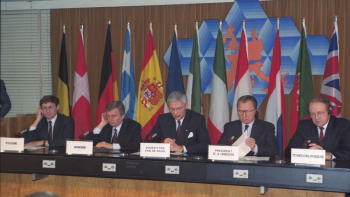 Podpisanie układu stowarzyszeniowego między Polską a Wspólnotami Europejskimi. Bruksela, 16.12.1991. Fot. PAP/J. Mazur