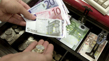 Banknoty i monety euro. 12.2001. Fot. PAP/EPA