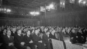 Uroczyste obchody 75-lecia istnienia Polskiej Akademii Umiejętności. Otwarcie zjazdu odbyło się w Sali Senatorskiej Zamku Królewskiego na Wawelu. 25.10.1948. Fot. PAP/CAF