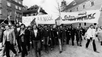 Kontrdemonstracja w Warszawie. 01.05.1982. Fot. PAP/CAF/Archiwum