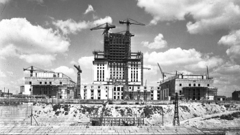 Budowa Pałacu Kultury I Nauki. Warszawa, 1953 r. Fot. PAP/CAF/ADM