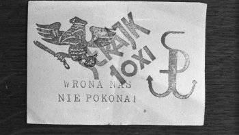 Stan wojenny w Polsce. Ulotka Solidarności: Wrona nas nie pokona. Warszawa, 11.1982. Fot. PAP/W. Kryński