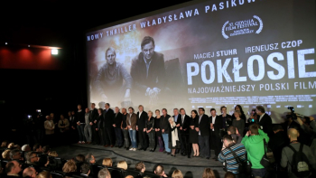 Twórcy filmu podczas premiery „Pokłosia” w reżyserii Władysława Pasikowskiego. Fot. PAP/L. Szymański