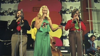 Międzynarodowy Festiwal Jazzowy Jazz Jamboree 1973: zespół Old Timers i Marianna Wróblewska. Z lewej Henryk Majewski, trąbka. Fot. PAP/J. Rosikoń
