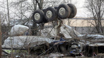 Szczątki samolotu, który rozbił się w pobliżu Smoleńska 10 kwietnia 2010 r/, fot PAP/EPA/ Sergei Chirkov