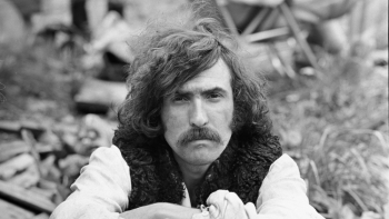 Jerzy Cnota (1942-2016) na planie serialu Janosik. Fot. PAP/Maciej Sochor