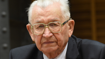 Leszek Moczulski (1930-2024) w 2016 r. Fot. PAP/Radek Pietruzka