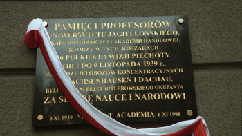 Tablica poświęcona profesorom krakowskich uczelni, któezt padli ofiarami Sonderaktion Krakau. Fot. PAP/Jerzy Ruciński Nagórny