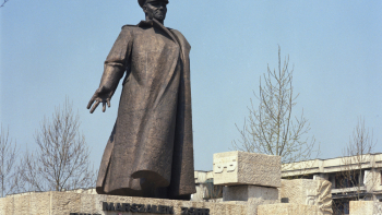 Pomnik marszałka Iwana Koniewa w Krakowie (zdemontowany w 1991 r.). Fot. PAP/Jerzy Ochoński