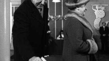 Wybory do Sejmu 21 marca 1976. Na zdjęciu Edward Gierek, I sekretarz KC PZPR, oraz jego żona, Stanisława. Fot. PAP/Cezary Langda