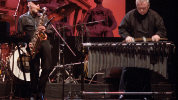 Jan Ptaszyn Wróblewski (z saksofonem) i Jerzy Milian (przy wibrafonie). Fot. PAP/Cezary Słomiński 