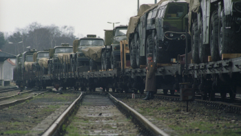 8 kwietnia 1991 r. rozpoczęło się wycofywanie z Polski wojsk radzieckich. Na zdjęciu transport z Bornego Sulinowa. Fot. PAP/Jerzy Undro