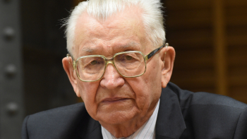 Leszek Moczulski (1930-2024) w 2016 roku. Fot. PAP/Radek Pietruszka