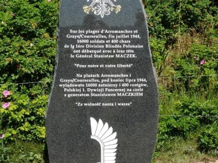 Pomnik w Graye sur Mer upamiętniający lądowanie na normandzkich plażach 1 Dywizji Pancernej gen. S. Maczka w ramach operacji OVERLORD w 1944 r. Foto. Jean Pierre Ruault