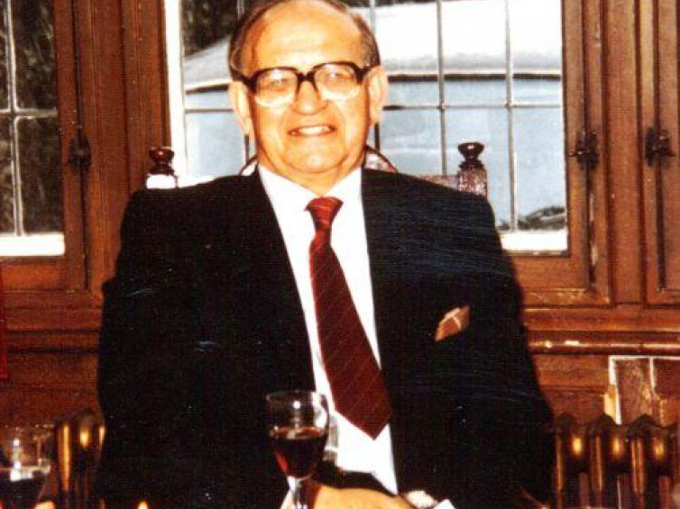 Kwiecień 1986 Kazimierz Sabbat w swoim domu przy Parkside w dzielnicy Wimbledon. Fot. Archiwum prywatne Andrzeja Świdlickiego