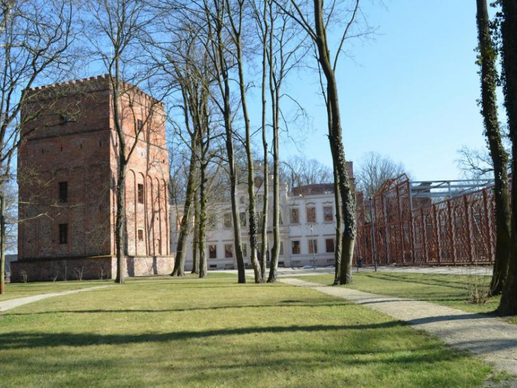 Zespół pałacowo-parkowy w Żmigrodzie.  Fot.NID