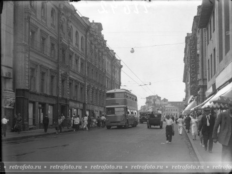 Ul. Twerska w Moskwie, lata 30. XX w. (fot. www.retrofoto.ru)