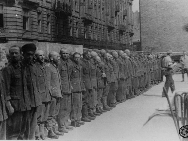 Jeńcy niemieccy. 1944 r. Źródło: CAW