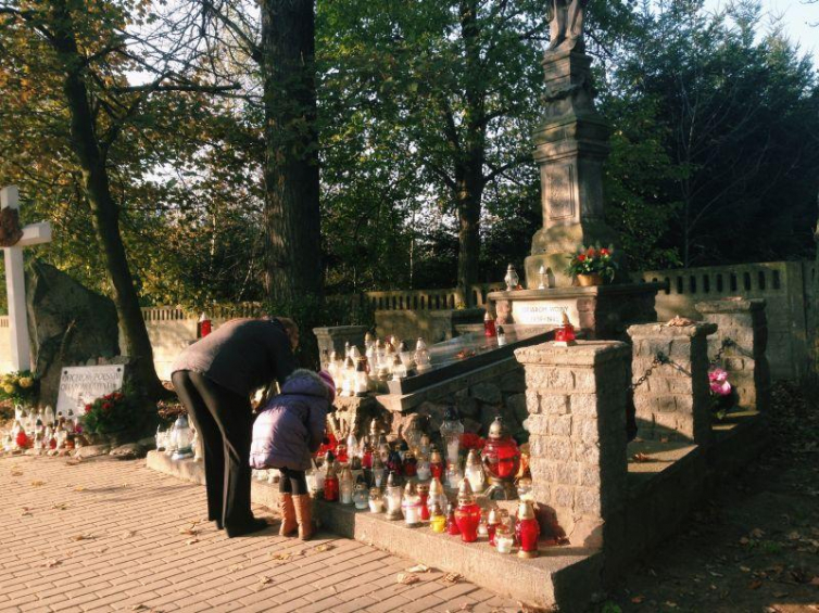 Akcja „Zapal znicz pamięci” 2014. Fot. Aleksandra Kaczmarek, uczennica I LO w Lesznie