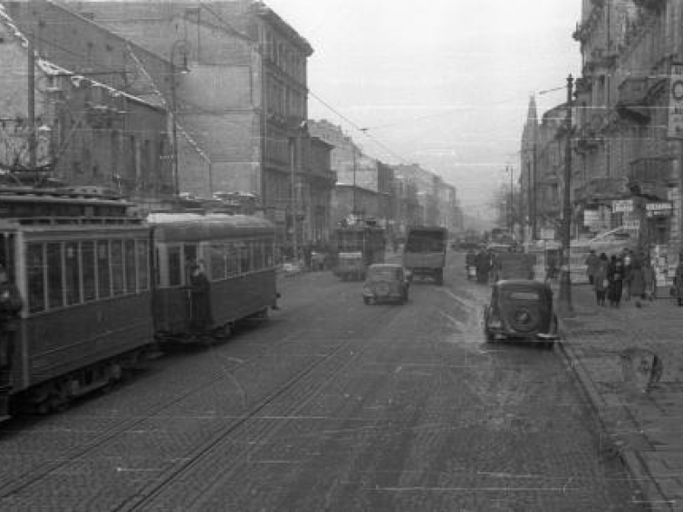 Widok na Marszałkowska w kierunku A. Jerozolimskich 1946. Fot. PAP/S.Dąbrowiecki
