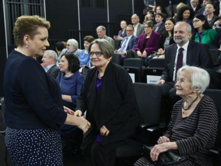 Minister kultury Małgorzata Omilanowska, Agnieszka Holland, Danuta Szaflarska i prezes TVP Juliusz Braun. Fot. PAP/R. Guz