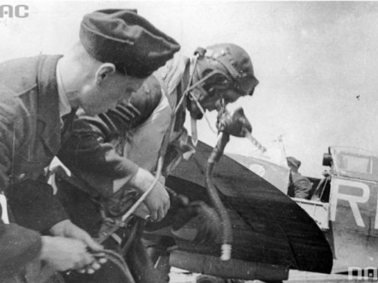 Sprawdzian Z Dywizjonu 303 Odpowiedzi - Dywizjon 303 w fotografii | dzieje.pl - Historia Polski