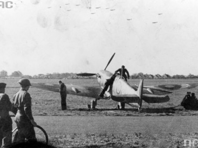 Jakimi Maszynami Latali Polscy Lotnicy Z Dywizjonu 303 Dywizjon 303 w fotografii | dzieje.pl - Historia Polski