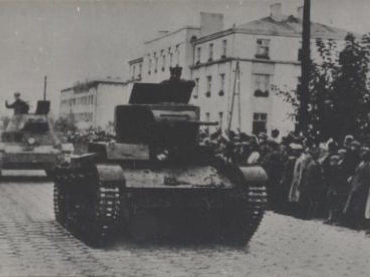 Wspólna defilada sowieckich i niemieckich oddziałów pancernych. Brześć nad Bugiem, 22.09.1939 r. Fot. CAW
