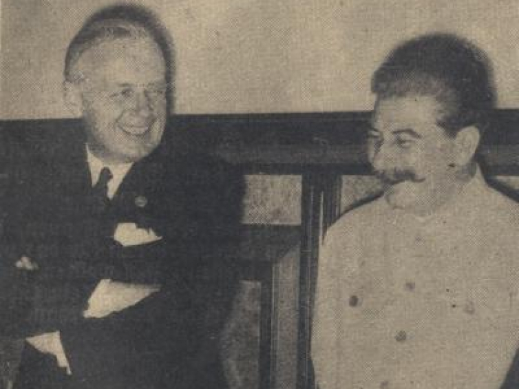 Spotkanie Józefa Stalina z Joachimem von Ribbentropem na Kremlu po podpisaniu układu niemiecko-sowieckiego. Fot. CAW