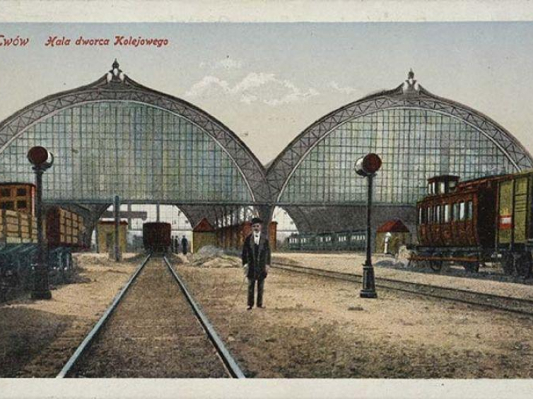 Lwów, pocztówka z 1914 r., Hala dworca kolejowego. Domena publiczna, zbiory Biblioteki Narodowej w Warszawie.