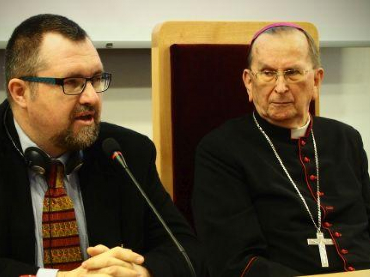 Arcybiskup Henryk Muszyński i dr Władysław Bułhak z IPN. Fot. R. Jurszo