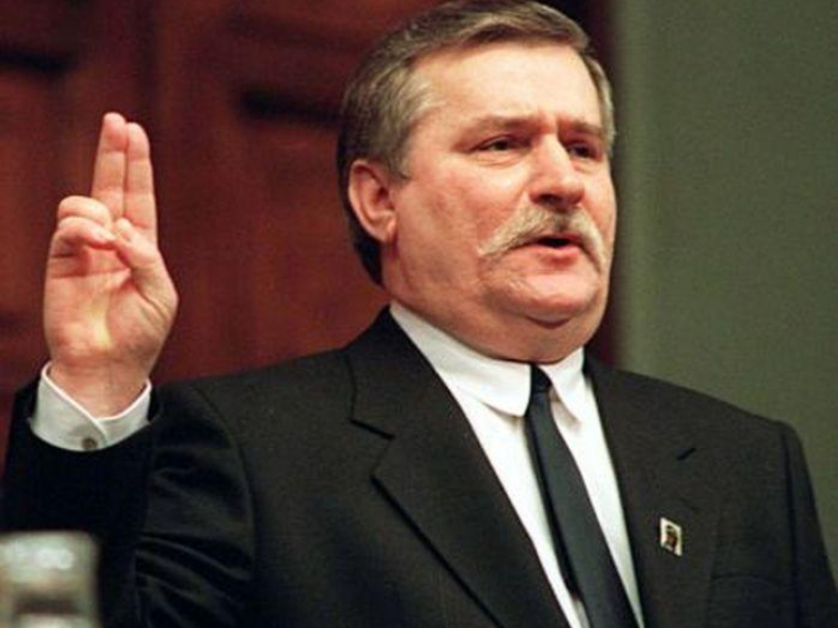 Lech Wałęsa składa przysięgę prezydencką w Sejmie.  Warszawa, 22.12.1990. Fot. PAP/J. Mazur