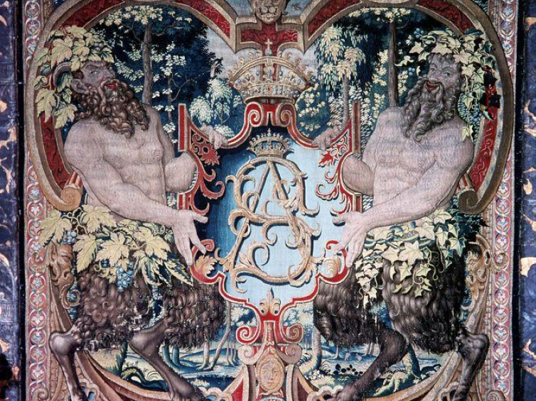 Arras wawelski z królewskimi monogramami Zygmunta Augusta - S.A. (Sigismund Augustus) na tle groteski. Fot. PAP/Reprodukcja
