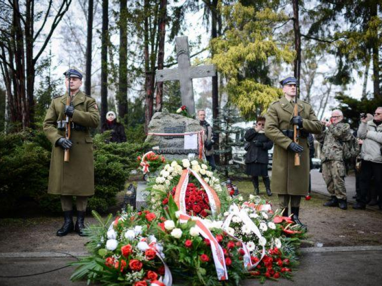 Obchody 12. rocznicy śmierci płk. Ryszarda Kuklińskiego na wojskowych Powązkach. Fot. PAP/J. Turczyk